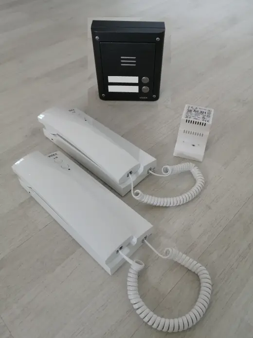 23714-4k - 2 black 1